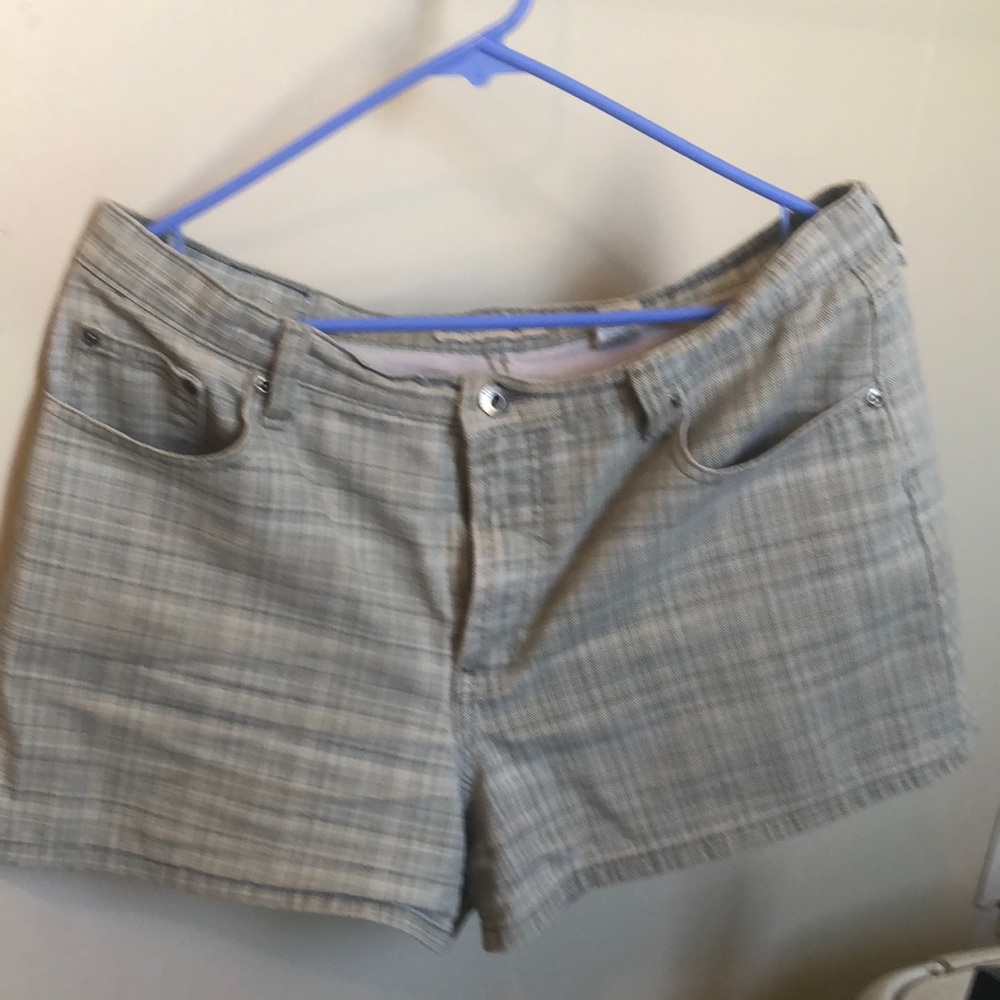 Women’s shorts Brand: Canyon River Blues Size: 13 Color: Green